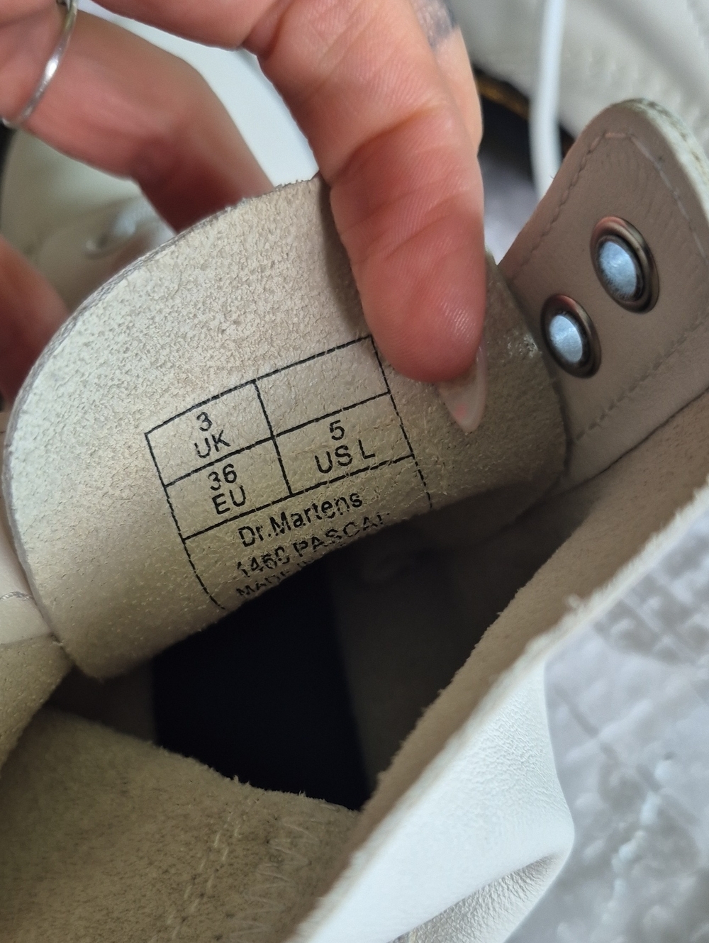 Dr. Martens 1460 Pascal Virginia Leather Boots - Parchment Beige / Off-White - Picture 4 of 5